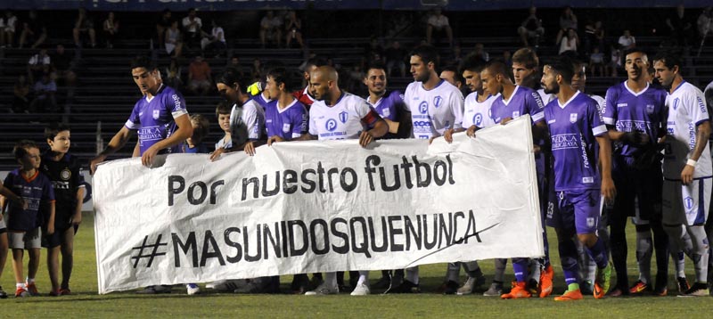 Tenfield.com » Los futbolistas de la selección uruguaya ya calzan
